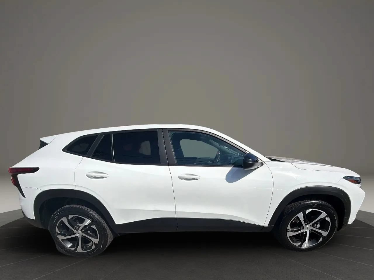 Used 2025 Chevrolet Trax RS FWD image 4