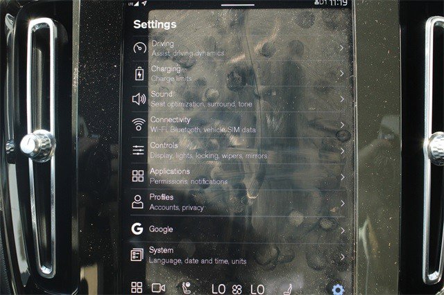 Used 2021 Volvo XC40 P8 Recharge w/ Advanced Package image 37