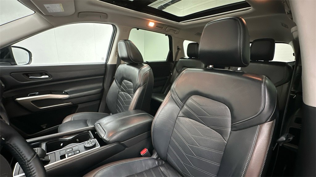 Certified 2022 Nissan Pathfinder Platinum w/ Cargo Package image 9