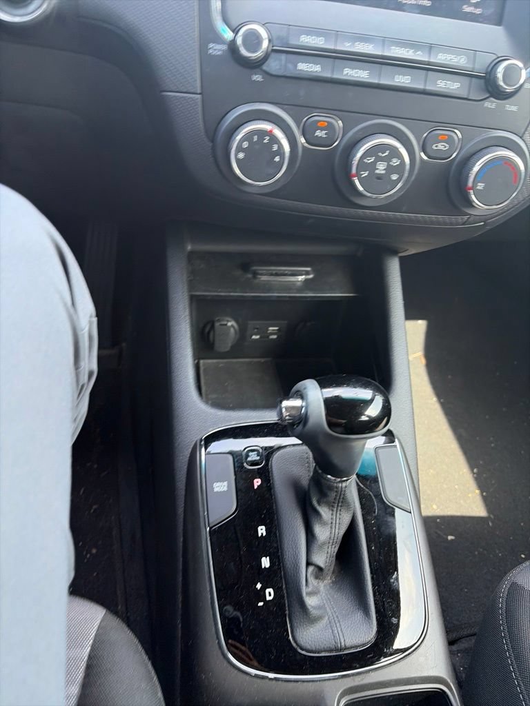 Used 2017 Kia Forte S w/ S Technology Package FWD image 8