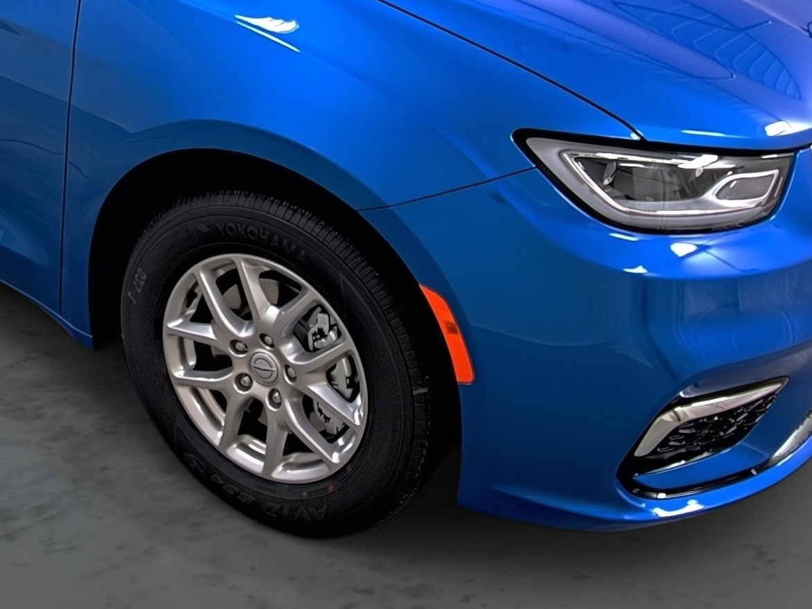 New 2026 Chrysler Pacifica Select image 14