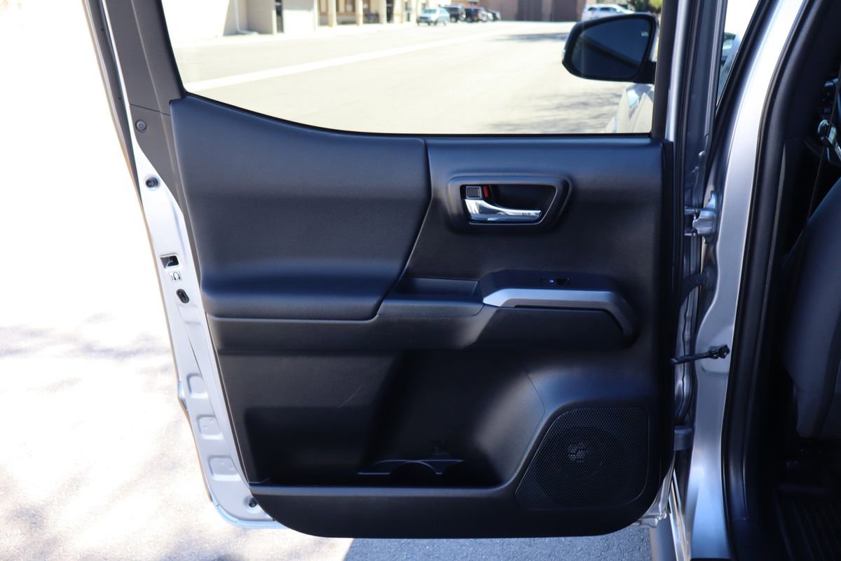 Used 2017 Toyota Tacoma TRD Sport image 25