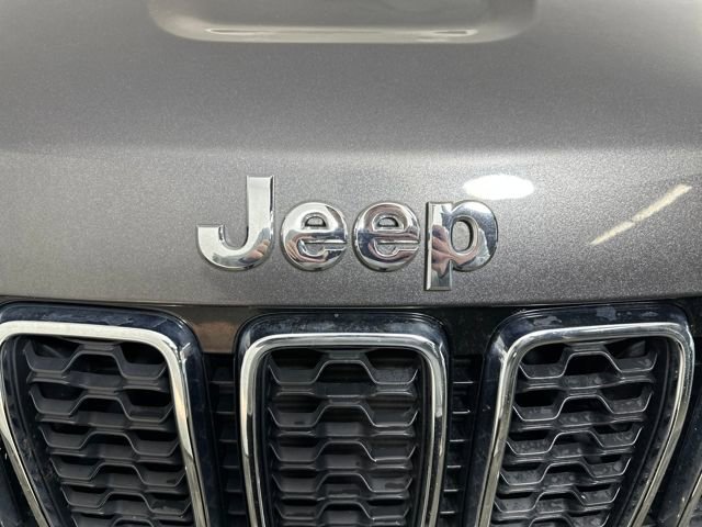Used 2020 Jeep Grand Cherokee Laredo image 9