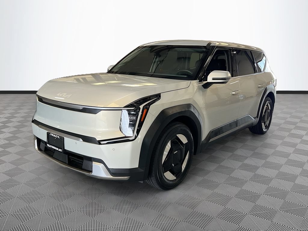 Used 2024 Kia EV9 Light RWD image 3