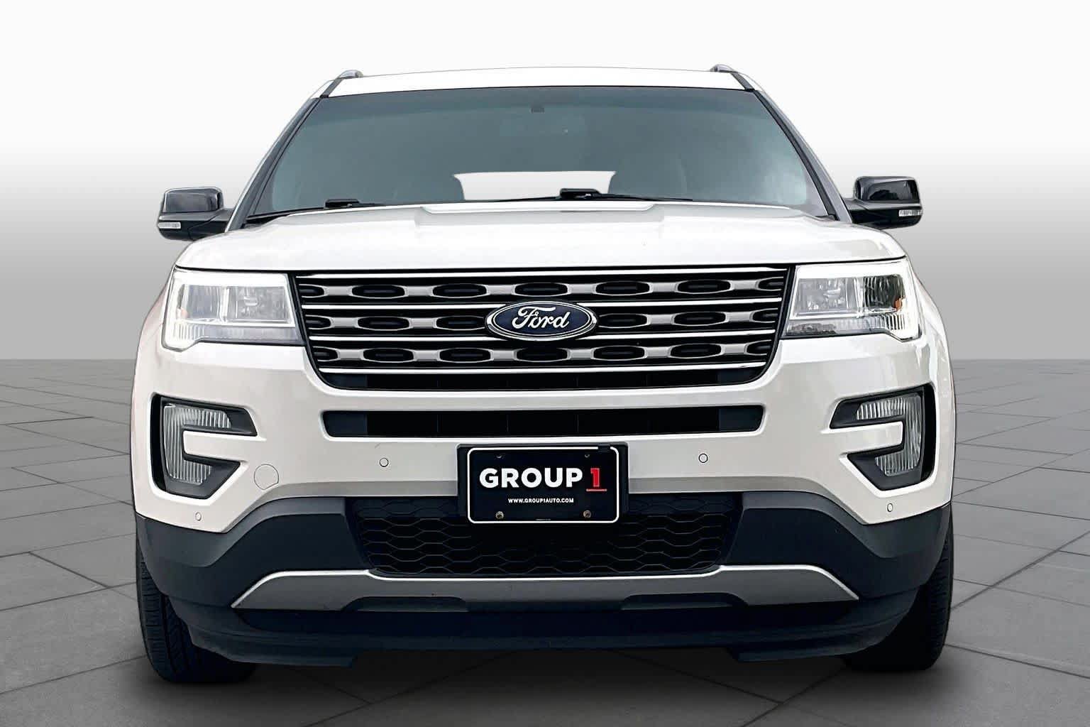 Used 2016 Ford Explorer XLT w/ Equipment Group 202A AWD/4WD image 3