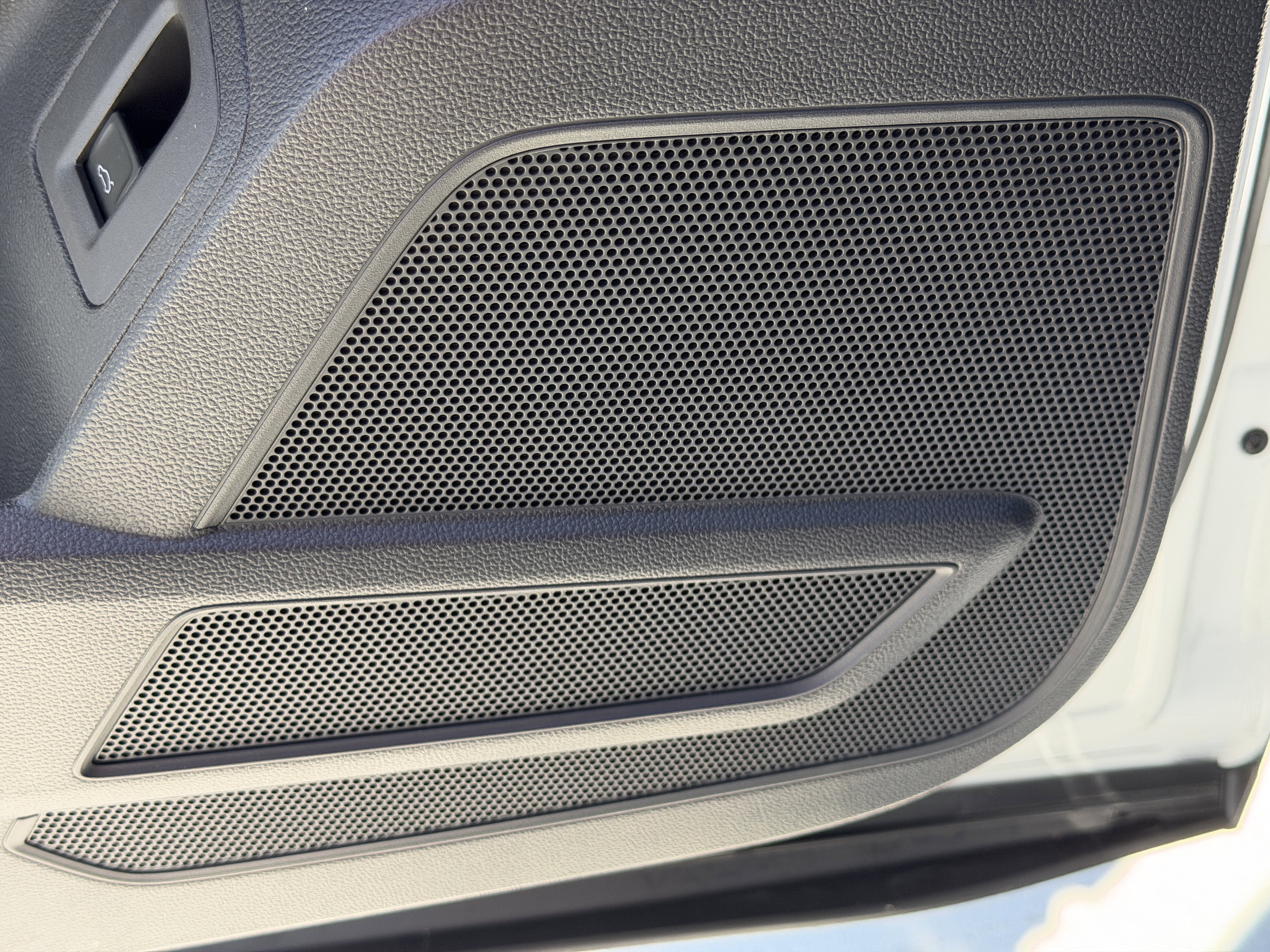 Used 2023 Volkswagen Atlas Cross Sport SEL R-Line image 16