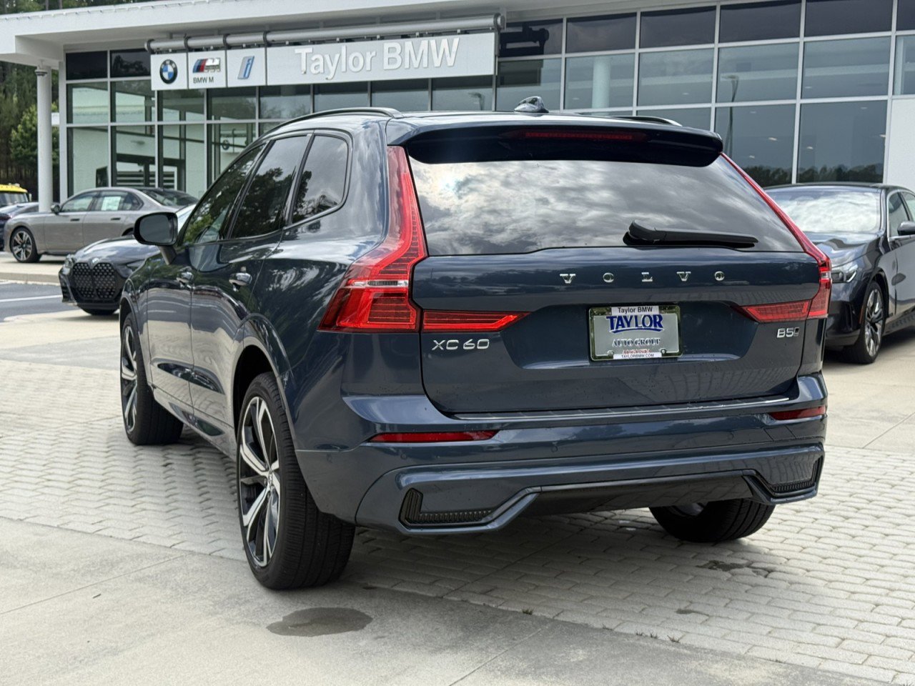 Used 2025 Volvo XC60 B5 Ultra w/ Protection Package Premier AWD/4WD image 4