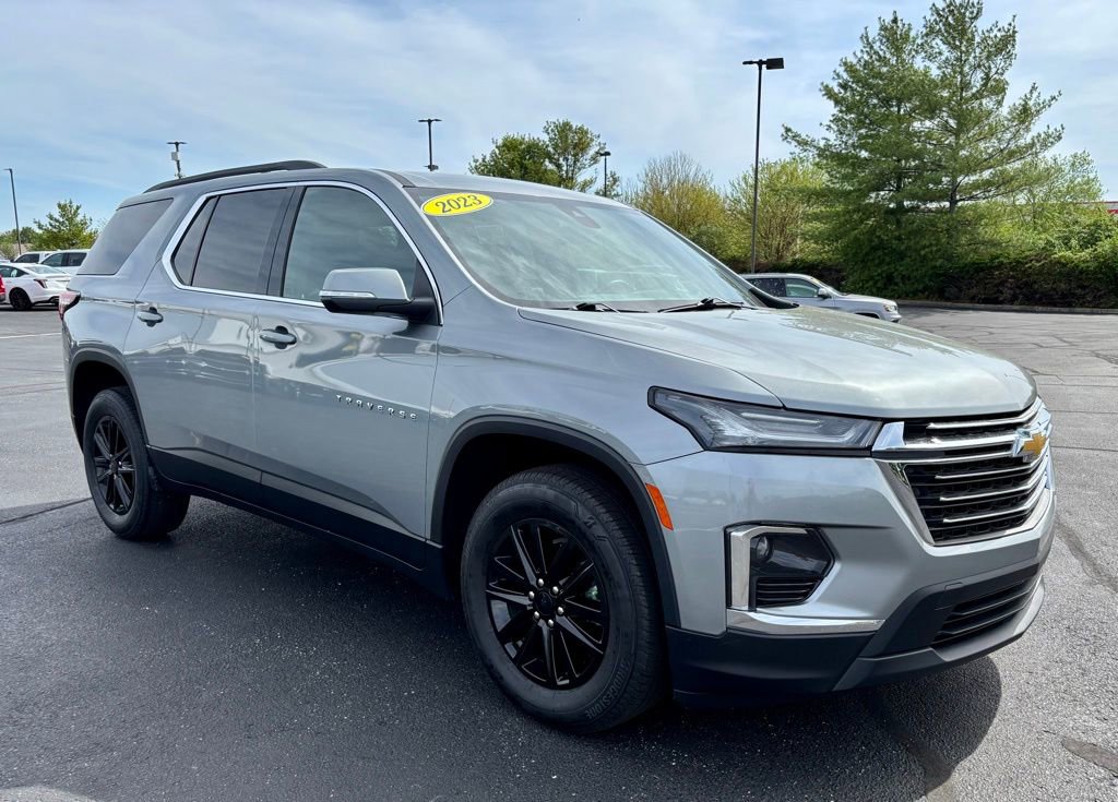 Used 2023 Chevrolet Traverse LT w/ LPO, Floor Liner Package FWD image 9