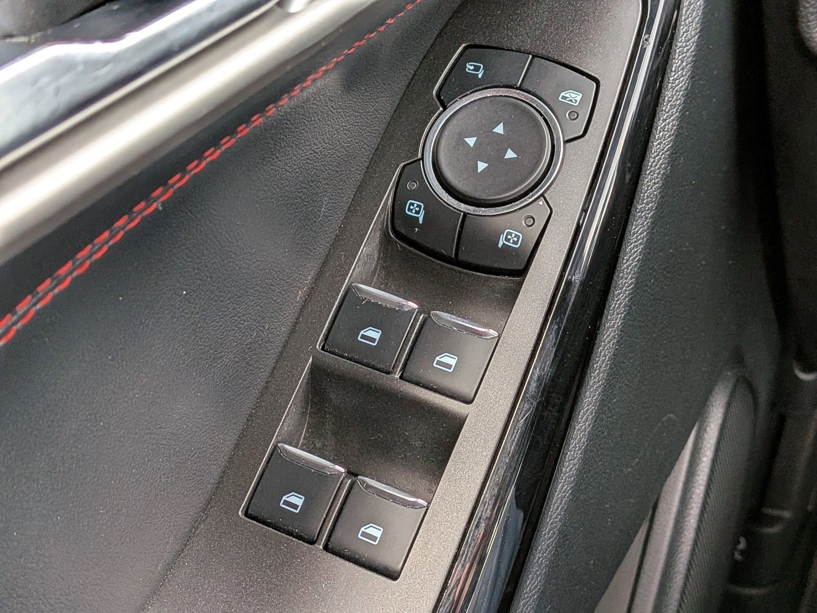 Certified 2024 Ford Explorer ST-Line w/ Class IV Trailer Tow Package image 29