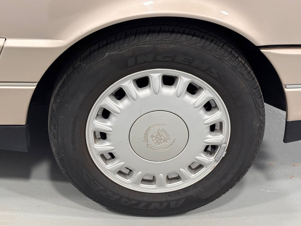 Used 1993 Cadillac Allante FWD image 24