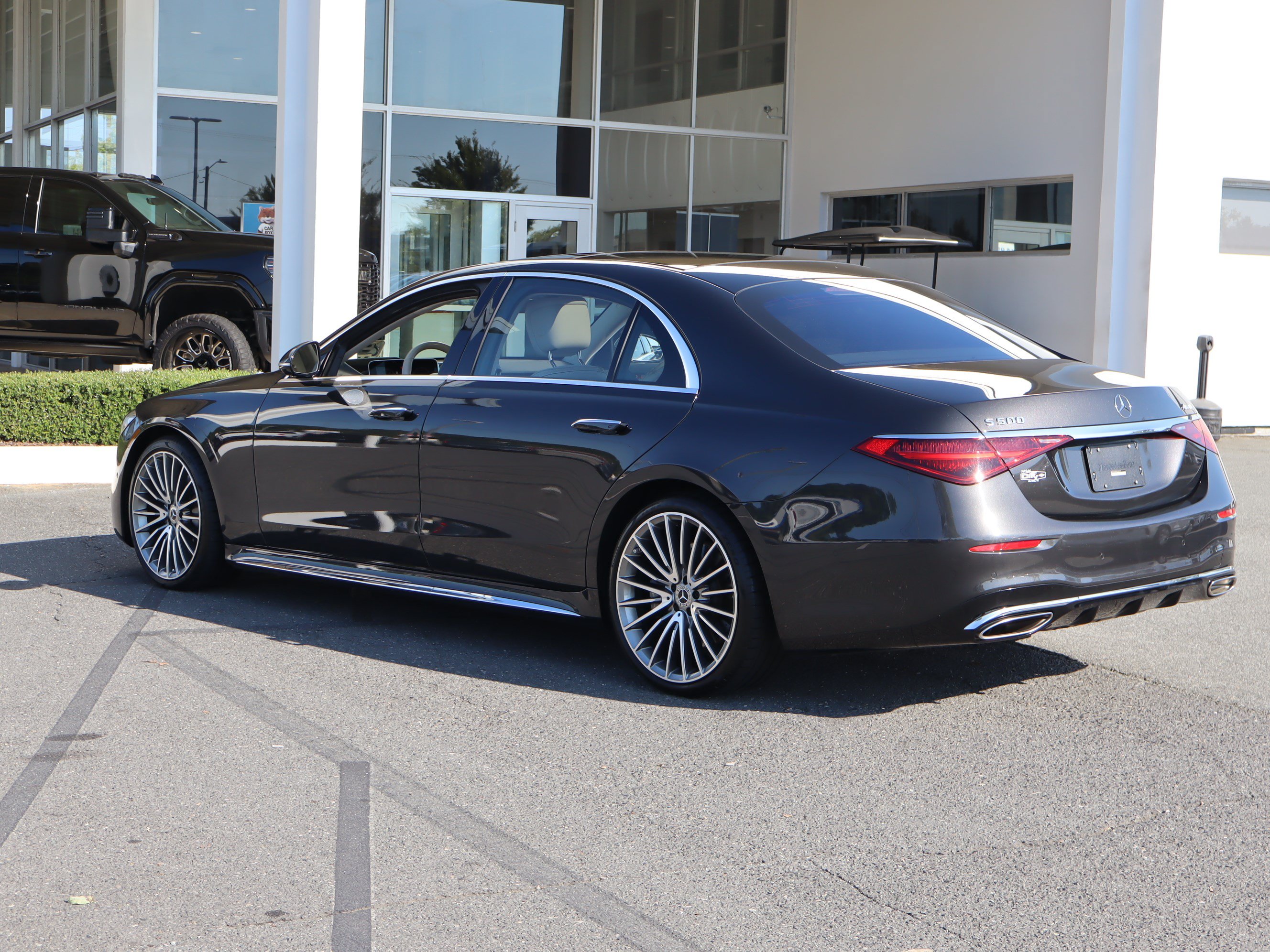 Used 2023 Mercedes-Benz S 500 4MATIC image 8