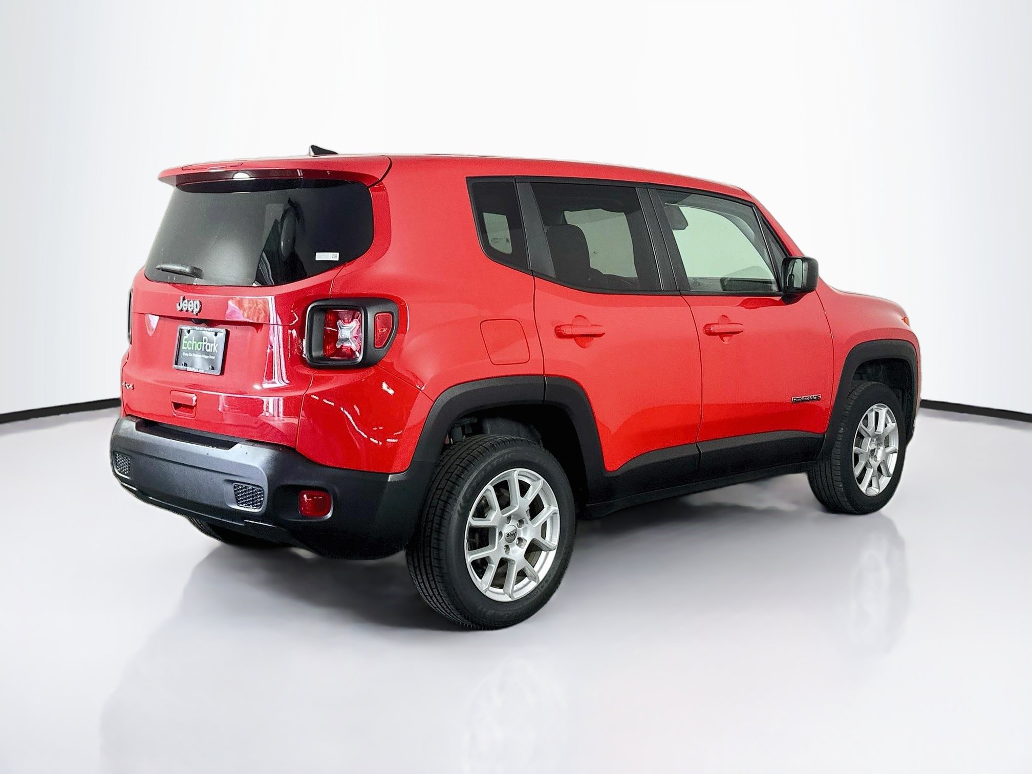 Used 2023 Jeep Renegade Latitude AWD/4WD image 9