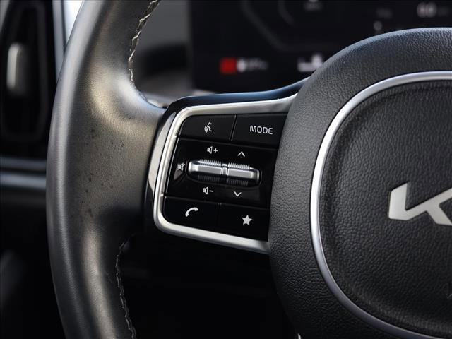 Used 2025 Kia Sorento SX image 16