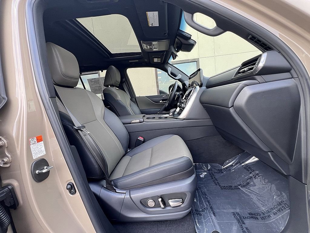 Certified 2025 Lexus LX 700h Overtrail w/ Accessory Package (Z1) image 31