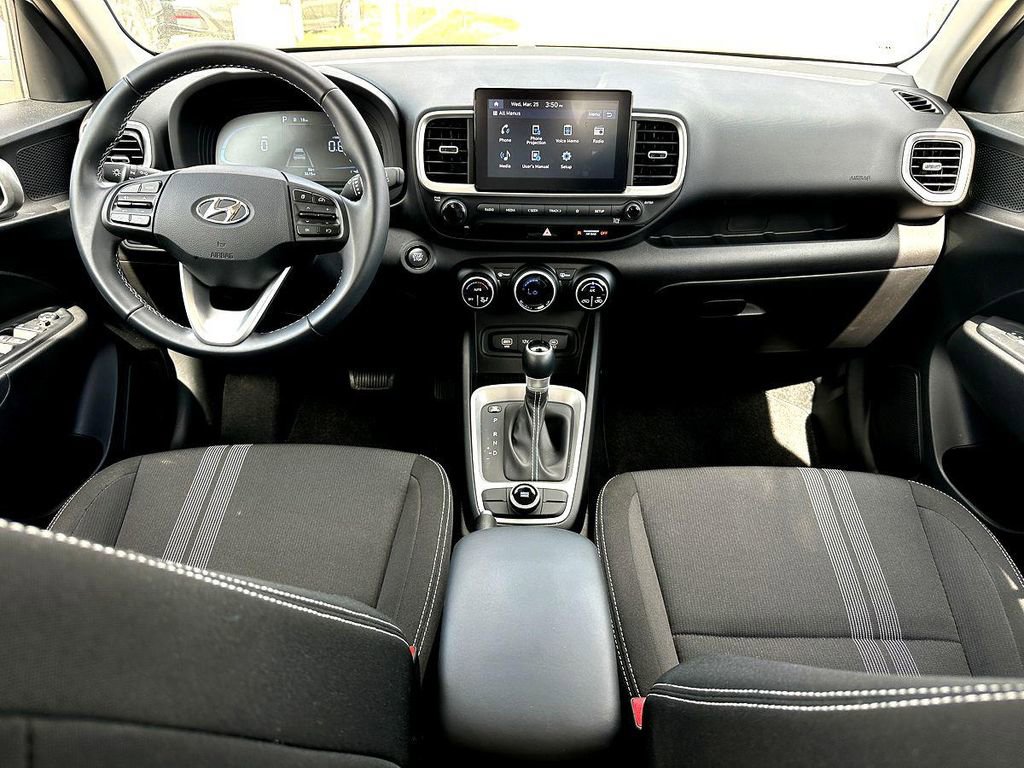 Used 2025 Hyundai Venue SEL FWD image 30
