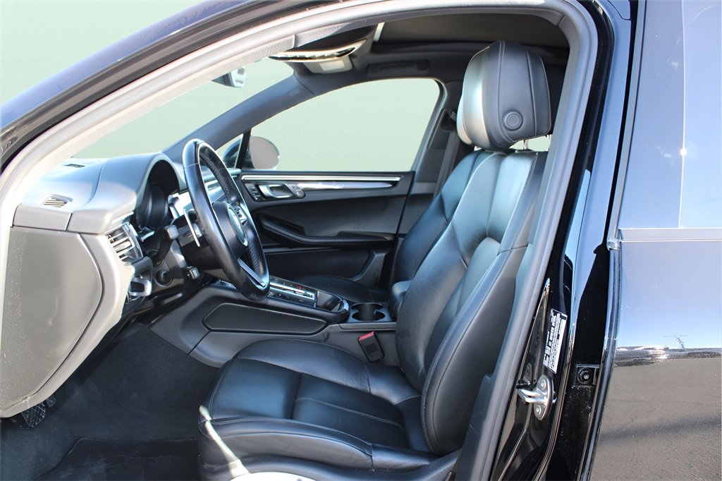Used 2023 Porsche Macan Turbo image 15