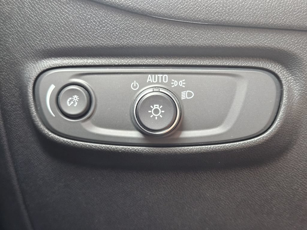 Used 2020 Chevrolet Equinox LS w/ LS Convenience Package FWD image 21