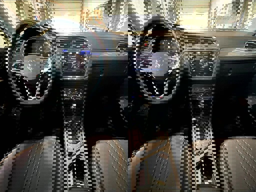 Used 2024 Volkswagen Tiguan SE image 21