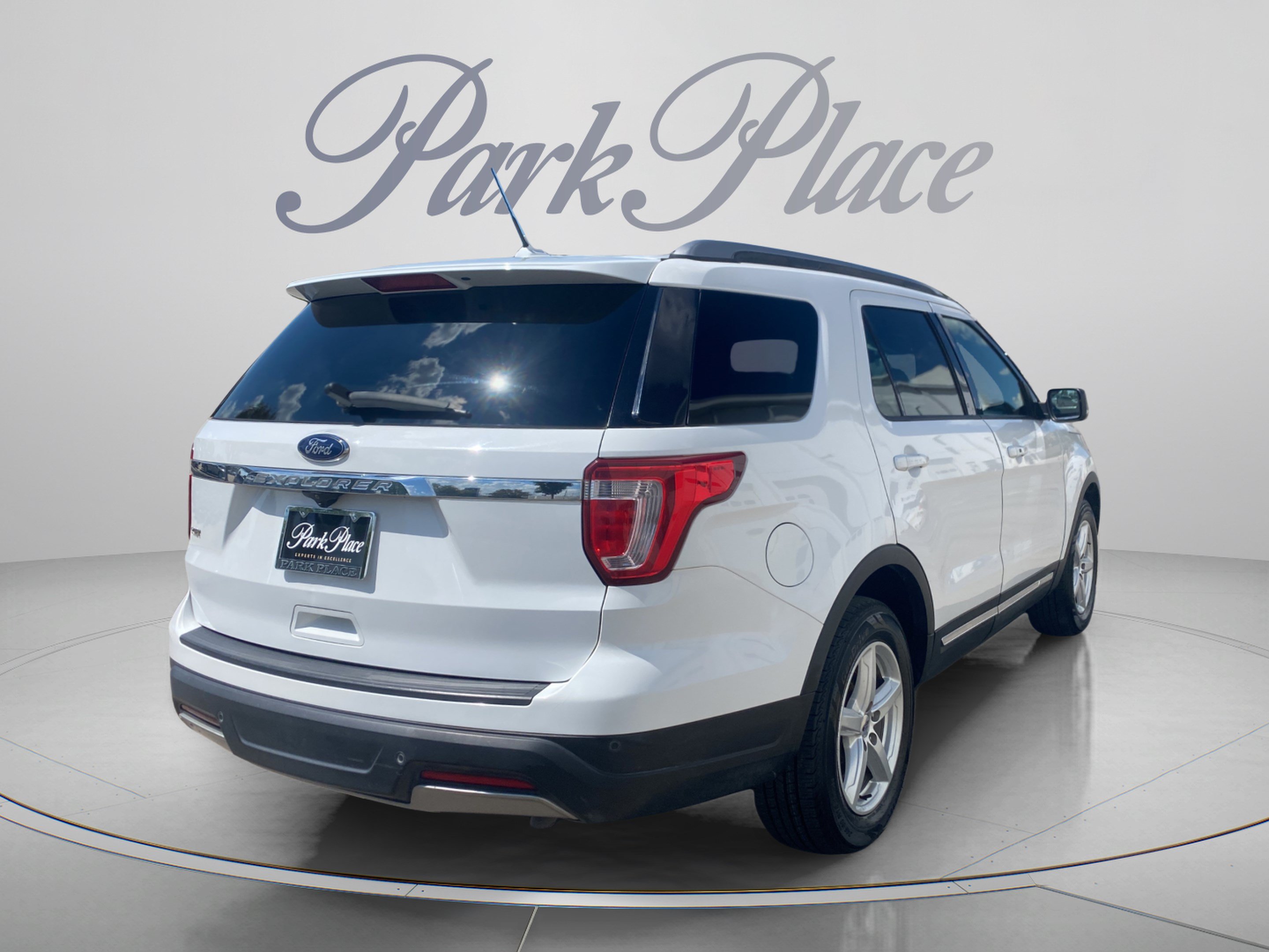 Used 2019 Ford Explorer XLT w/ Equipment Group 201A FWD image 6