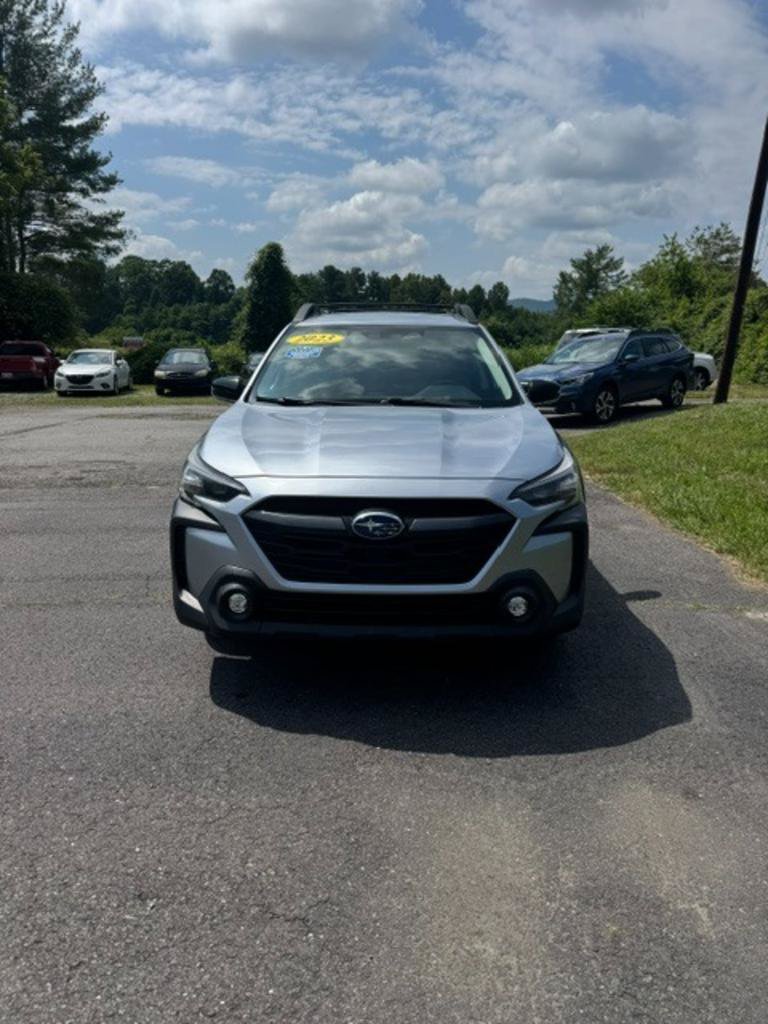 Used 2023 Subaru Outback Premium AWD/4WD image 1