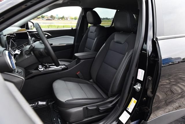 Used 2025 Chevrolet Trax LT w/ LT Convenience Package FWD image 18