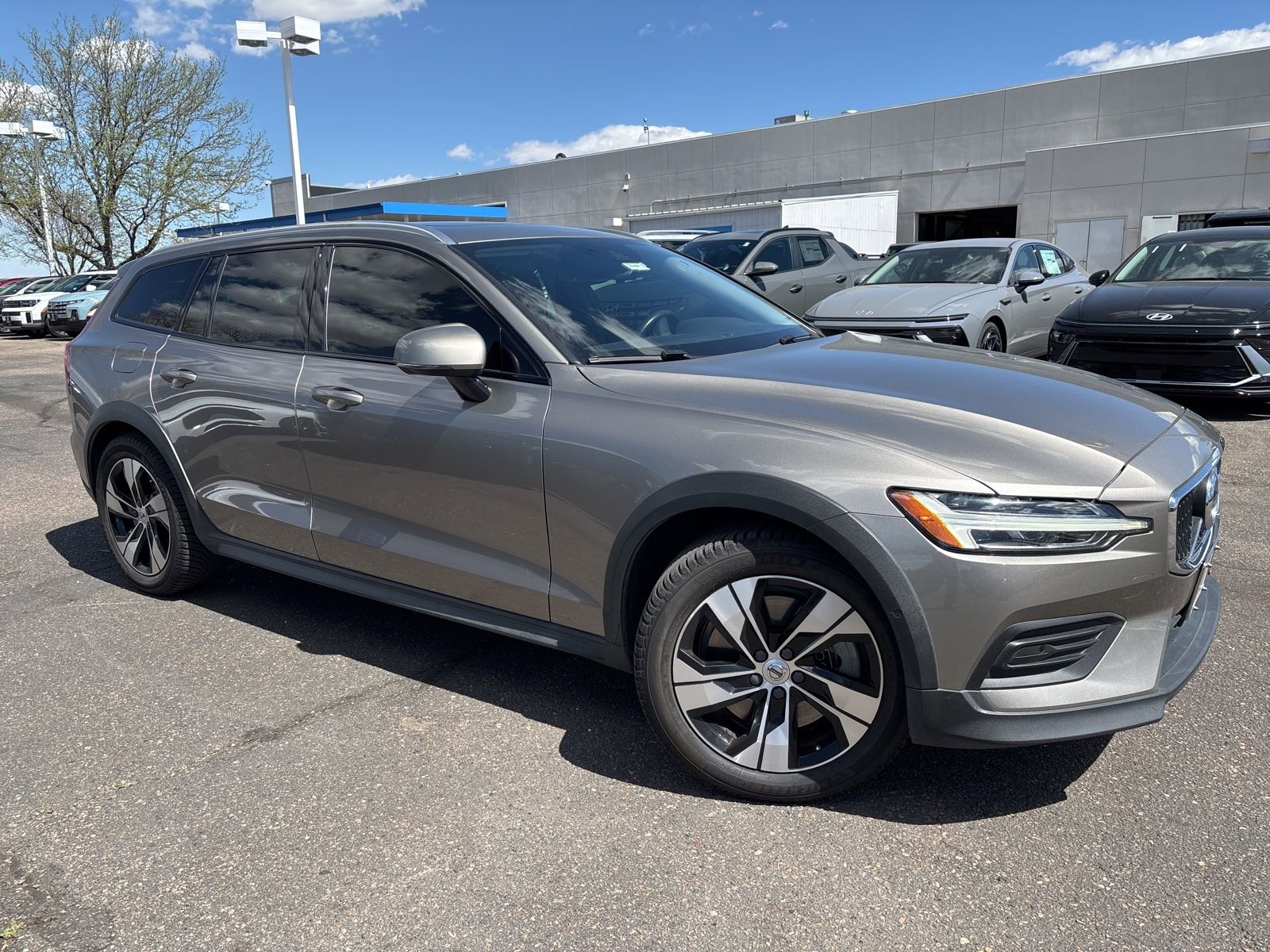 Used 2020 Volvo V60 T5 Cross Country w/ Protection Package Premier image 1