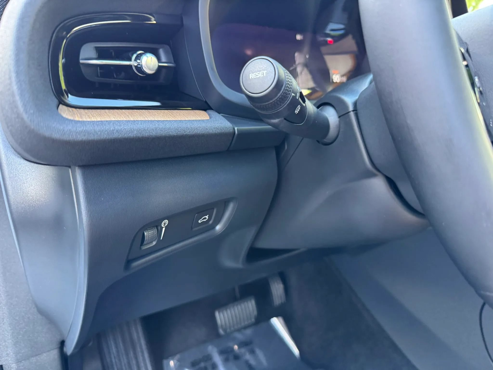 Used 2022 Polestar Polestar 2 w/ Performance Package AWD/4WD image 29