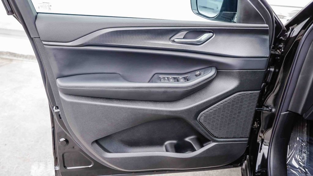 New 2025 Jeep Grand Cherokee L Altitude image 23