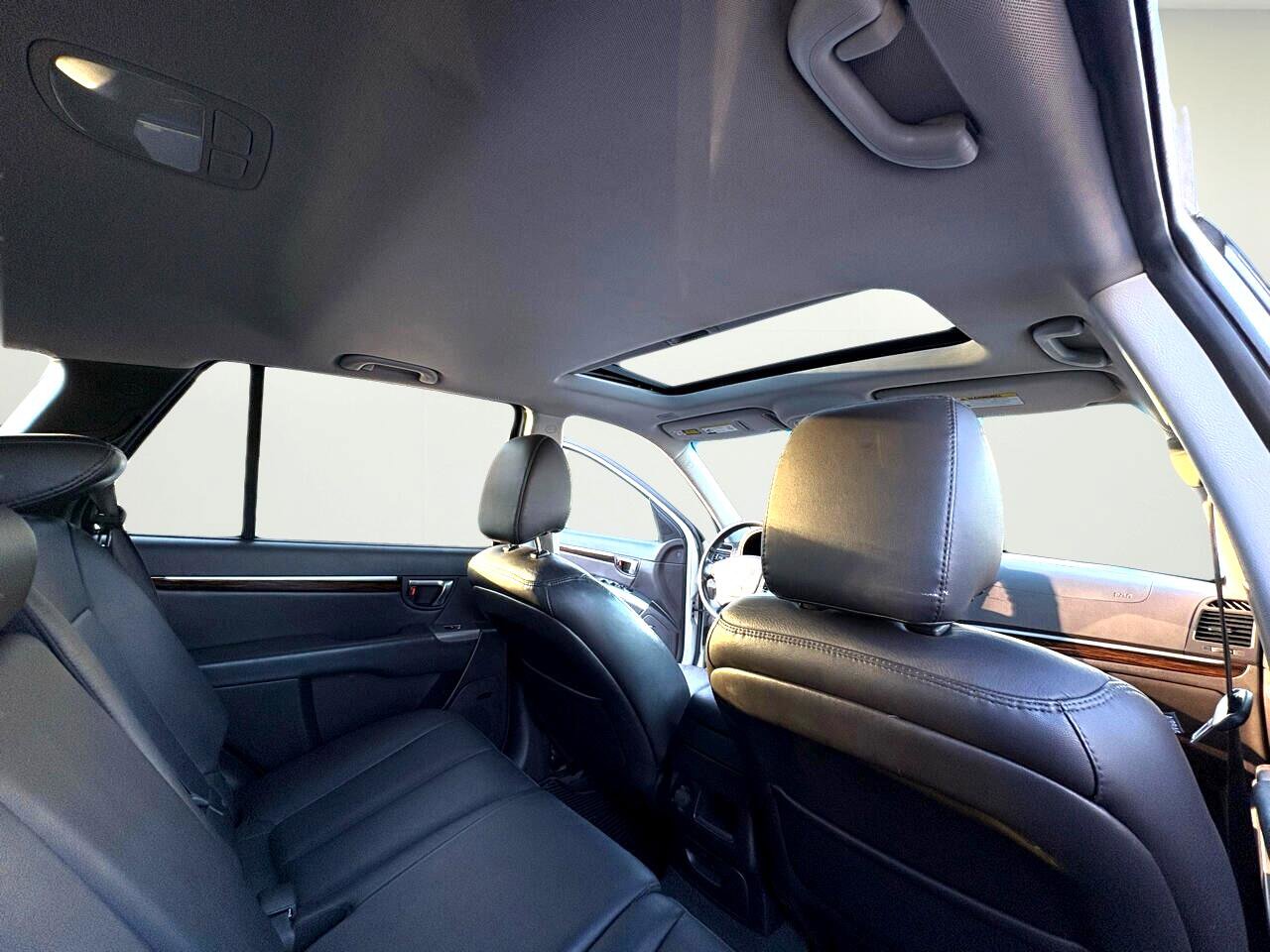 Used 2011 Hyundai Santa Fe Limited image 20