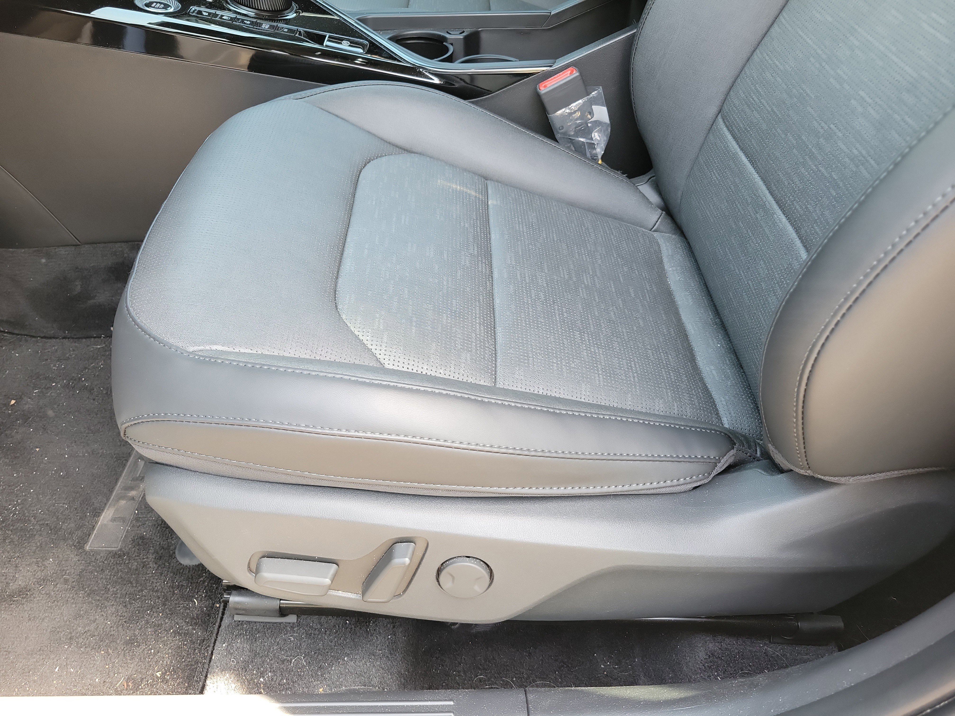 Used 2024 Kia Niro SX Touring image 5
