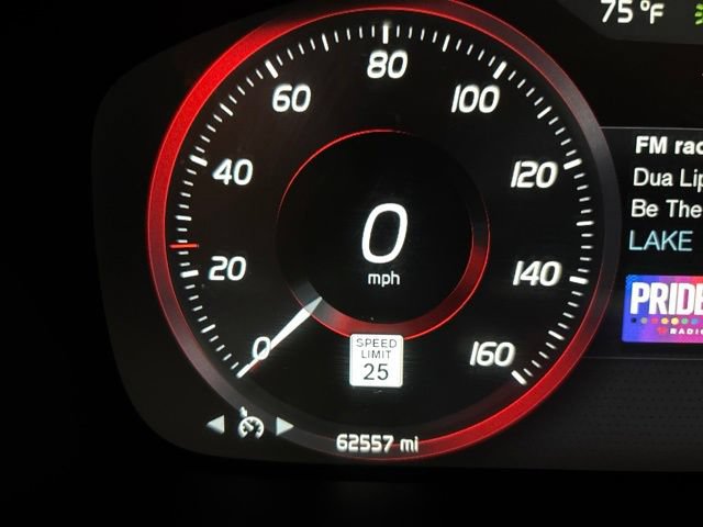 Used 2022 Volvo S60 B5 Momentum w/ Premium Package AWD/4WD image 13