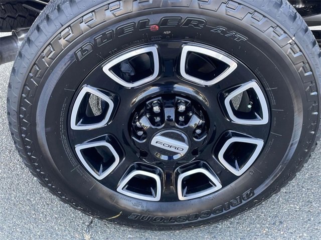 New 2025 Ford F350 Platinum w/ FX4 Off-Road Package image 9