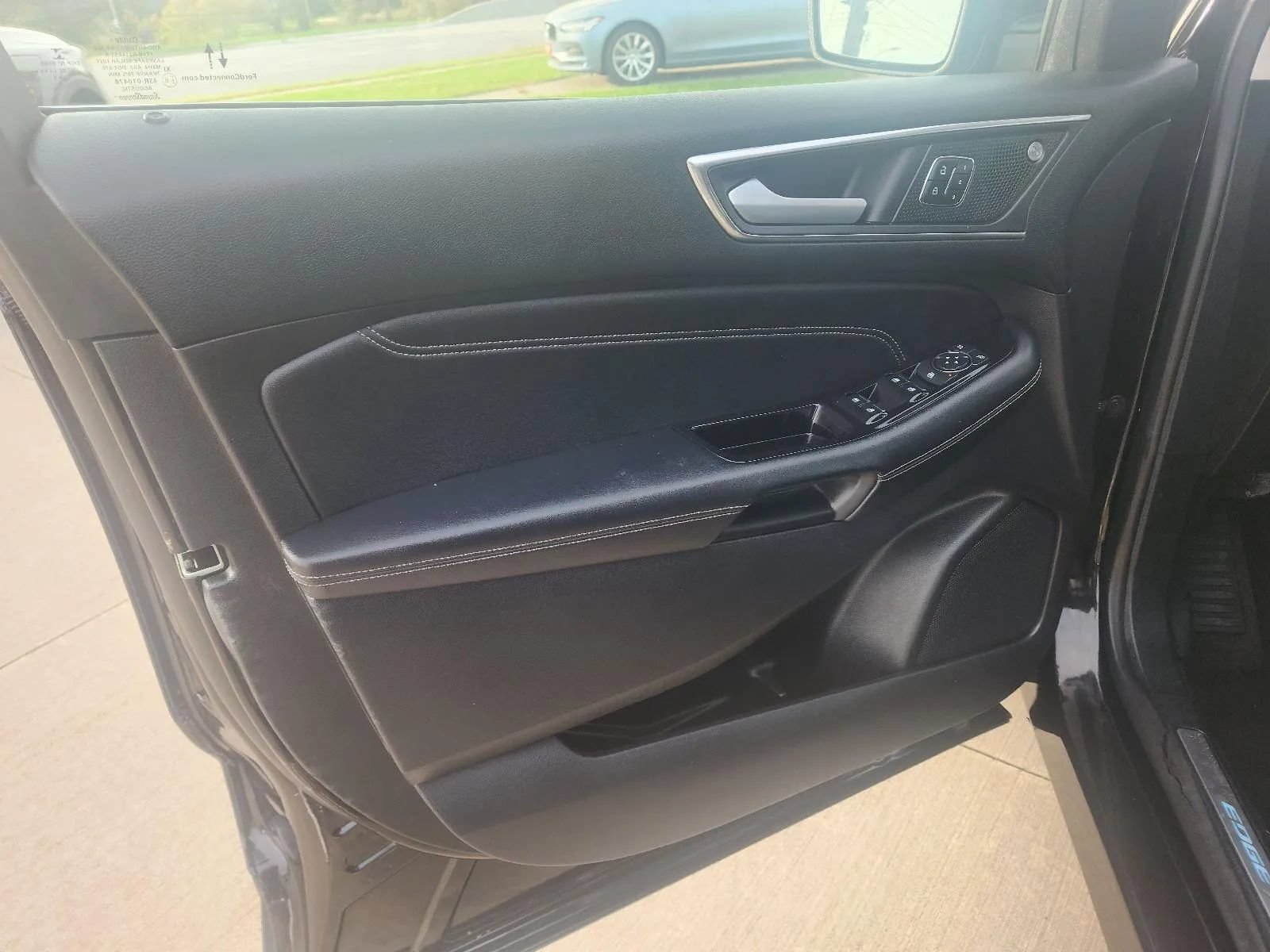 Used 2020 Ford Edge Titanium FWD image 12