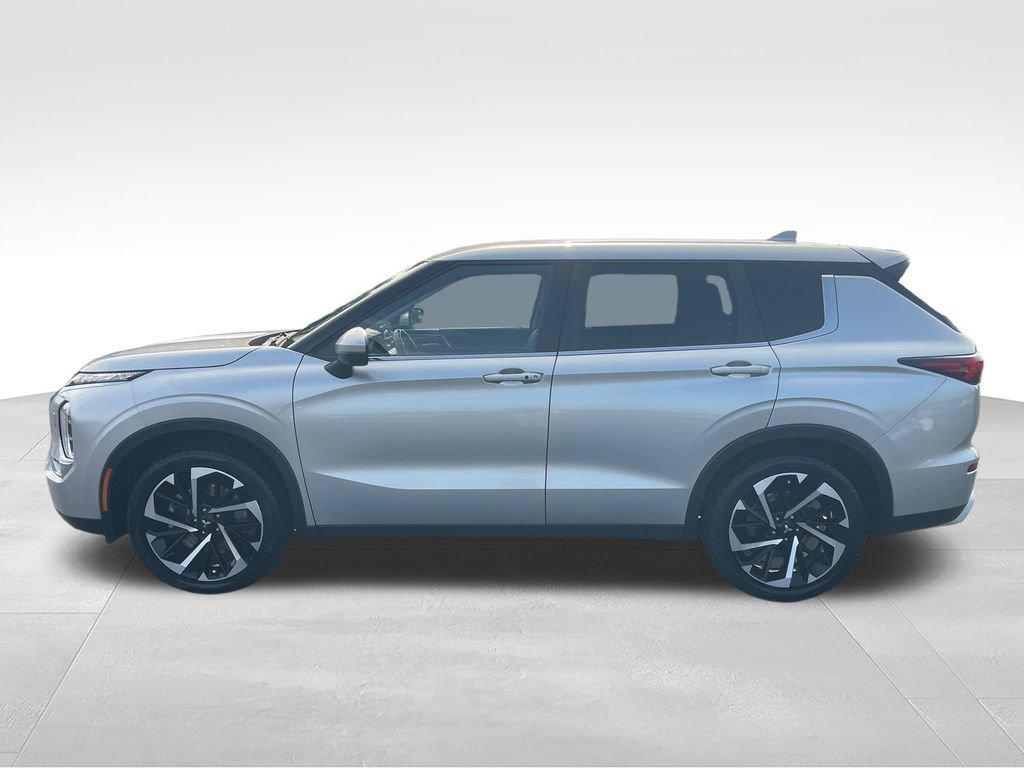 Used 2024 Mitsubishi Outlander SE AWD/4WD image 2