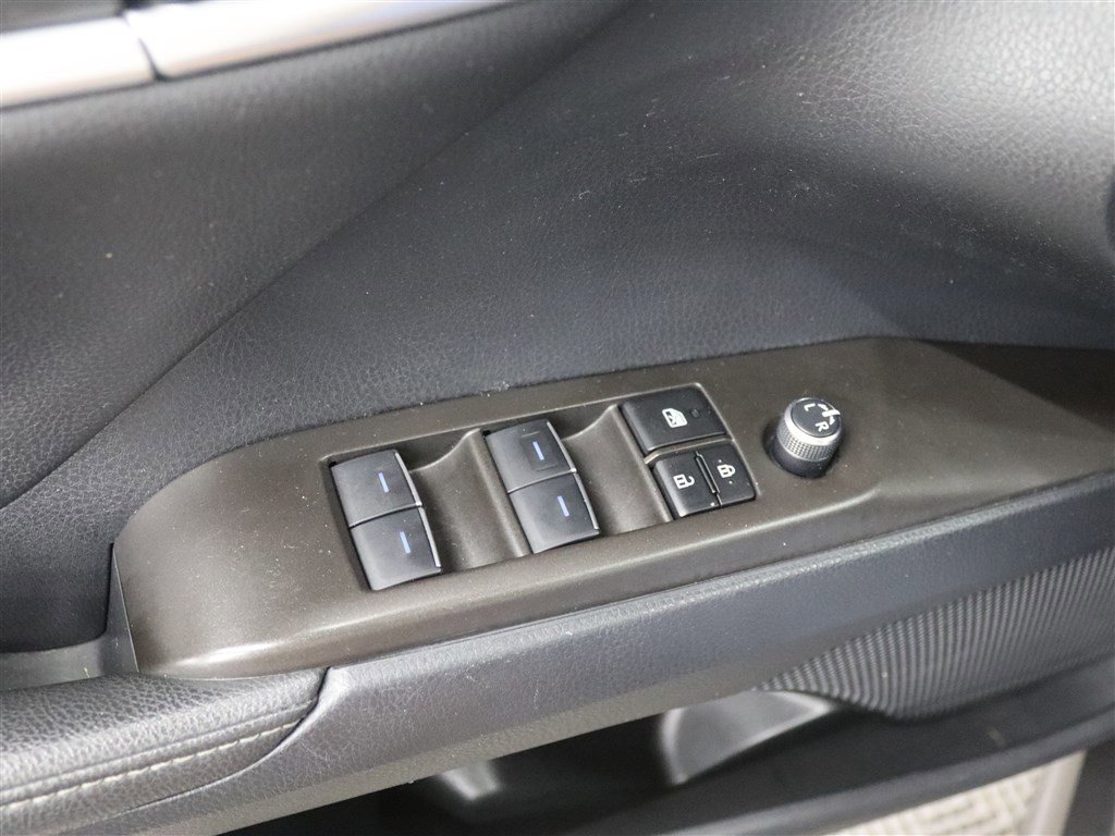 Used 2023 Toyota Camry XSE image 38