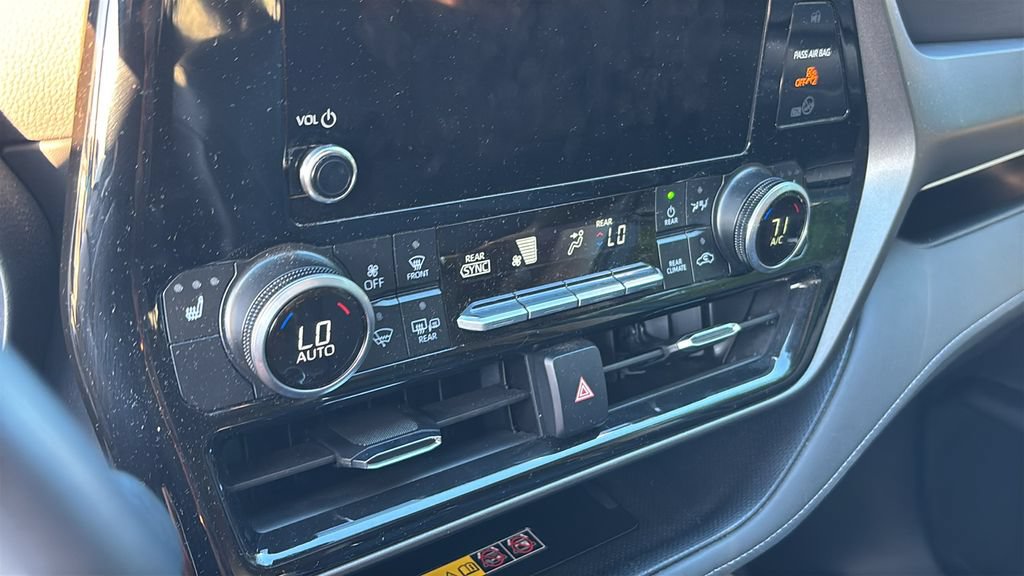 Used 2025 Toyota Highlander XLE AWD/4WD image 22
