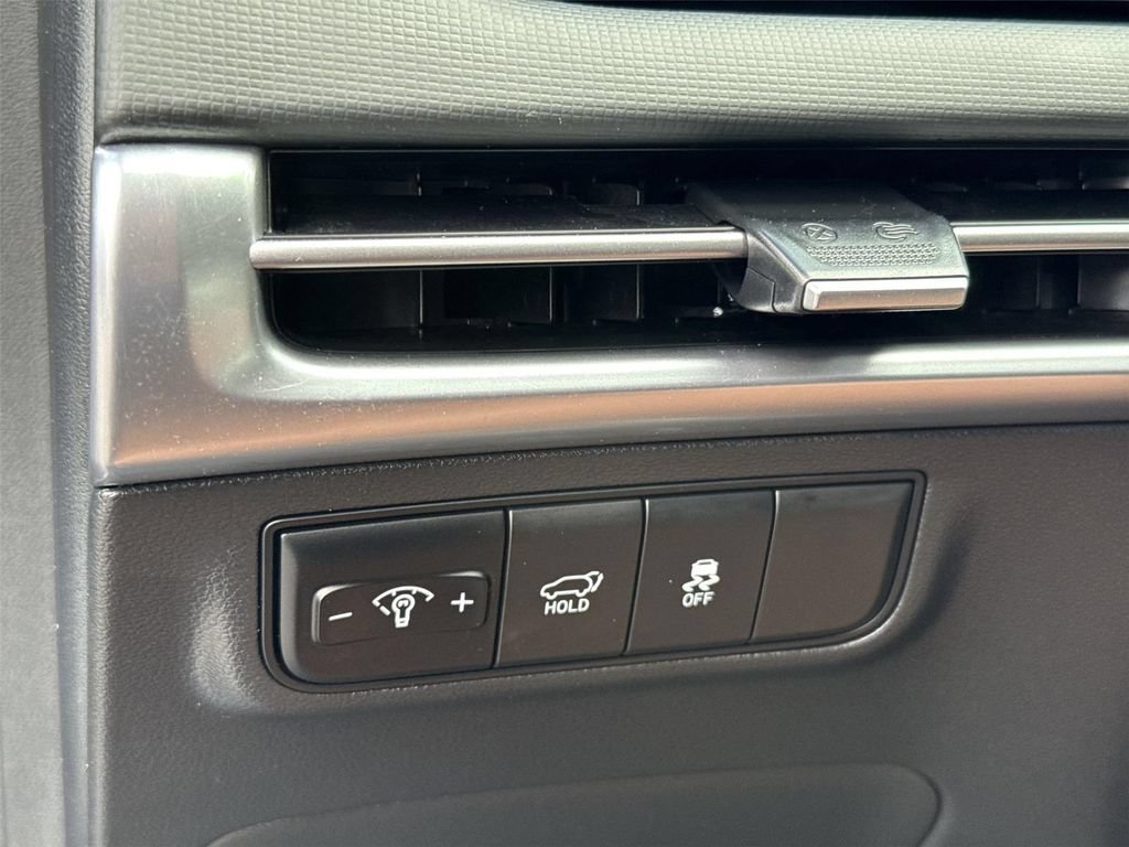 Used 2025 Hyundai Tucson SEL FWD image 16