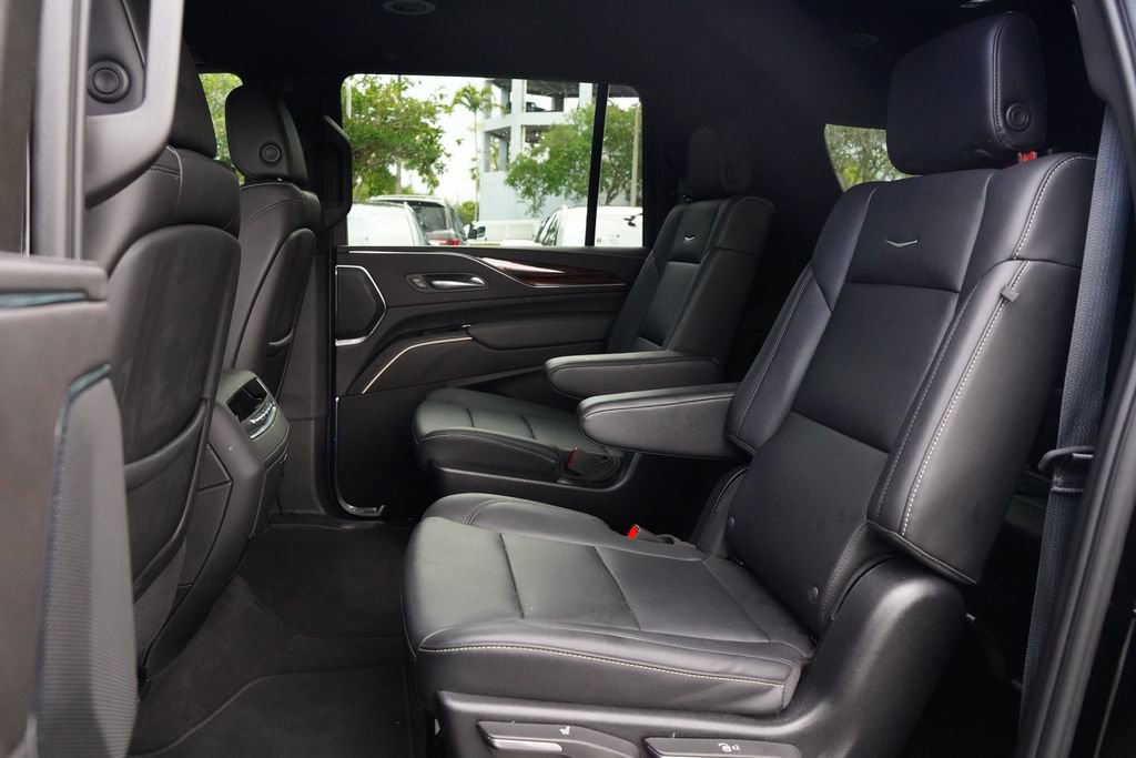 Used 2024 Cadillac Escalade ESV Luxury image 15