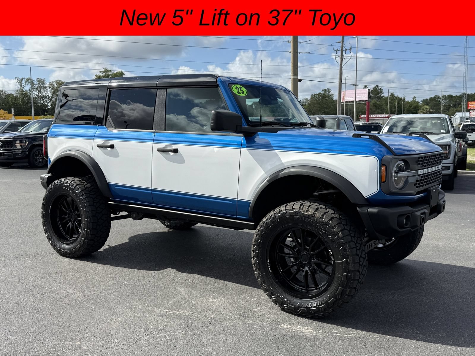 Used 2025 Ford Bronco Badlands AWD/4WD image 2