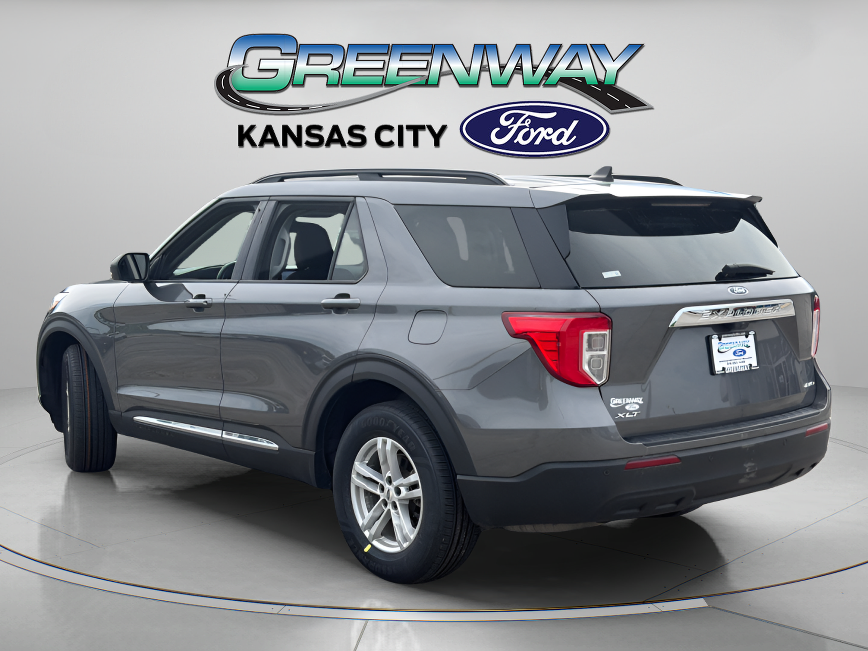 Used 2023 Ford Explorer XLT AWD/4WD image 5