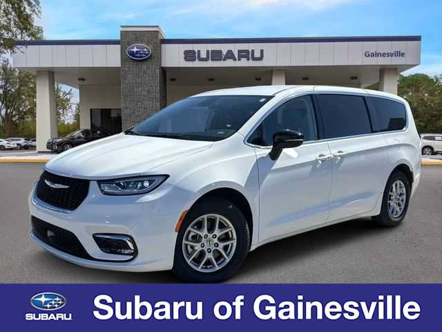 Used 2024 Chrysler Pacifica Touring-L FWD image 1