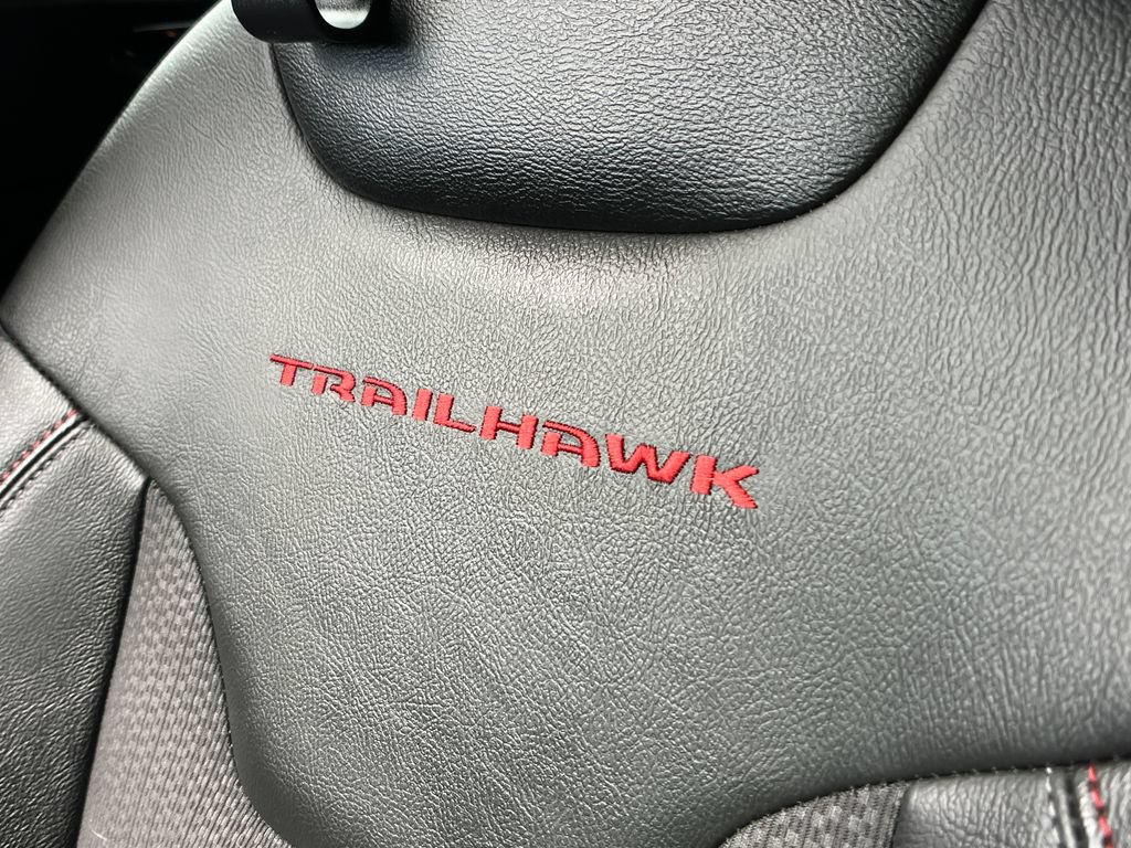 Used 2023 Jeep Compass Trailhawk w/ Trailhawk Convenience Group AWD/4WD image 28