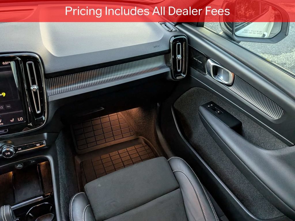 Used 2022 Volvo XC40 T5 R-Design w/ Advanced Package AWD/4WD image 17