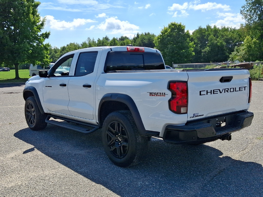 Used 2024 Chevrolet Colorado Trail Boss w/ Technology Package AWD/4WD image 8