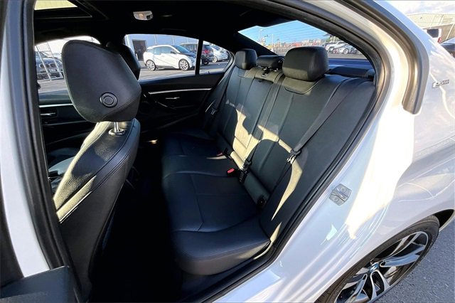 Used 2018 BMW 330e w/ Convenience Package image 28
