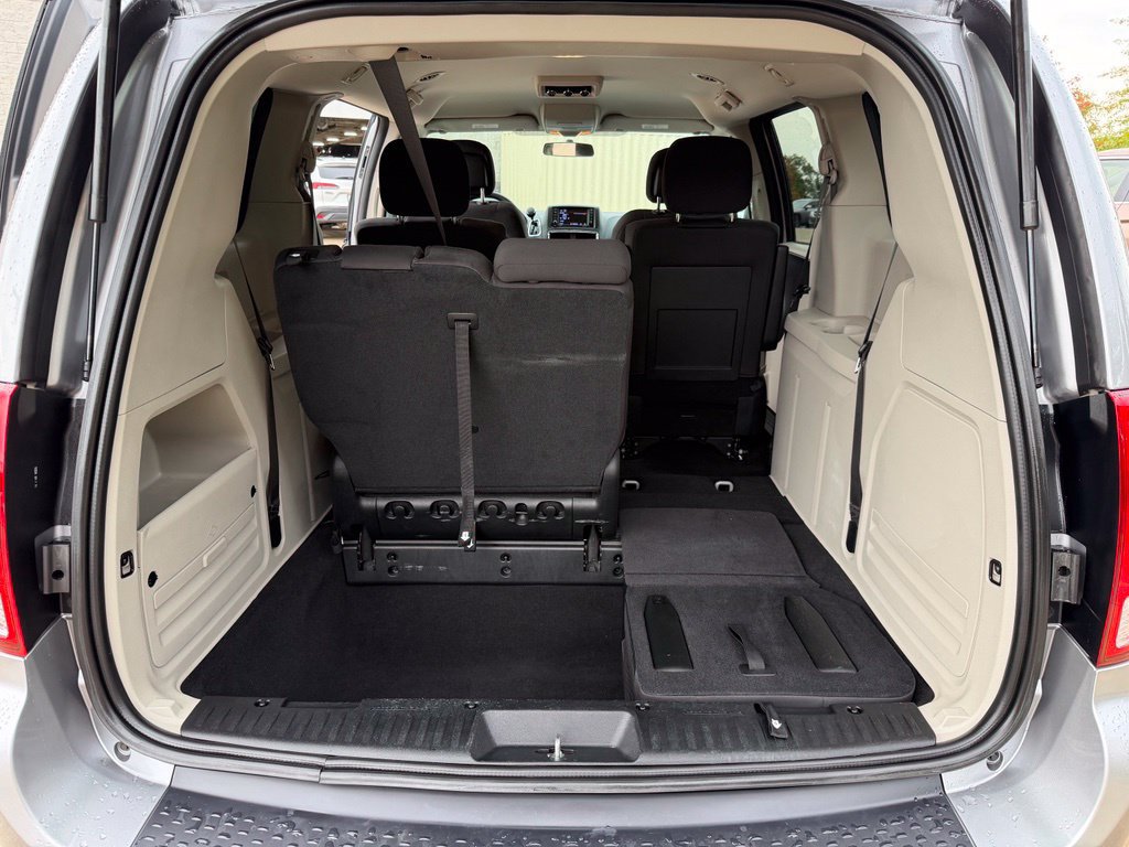 Used 2018 Dodge Grand Caravan SE FWD image 26
