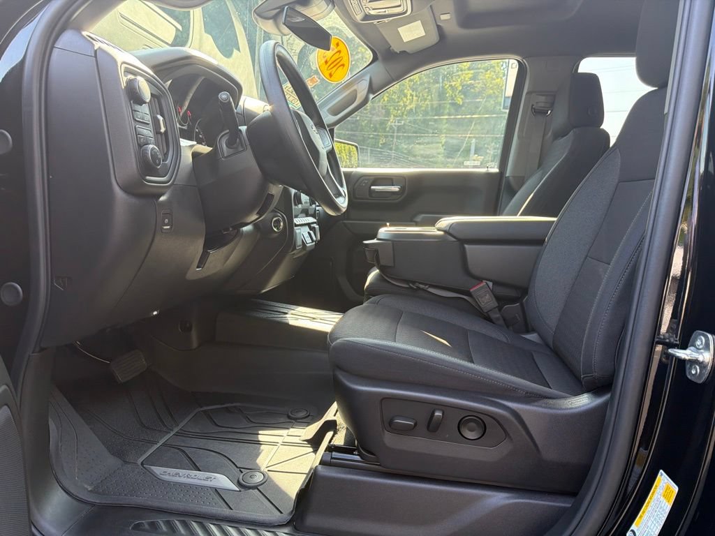 Certified 2025 Chevrolet Silverado 1500 Custom w/ Turbomax Blackout Package AWD/4WD image 9
