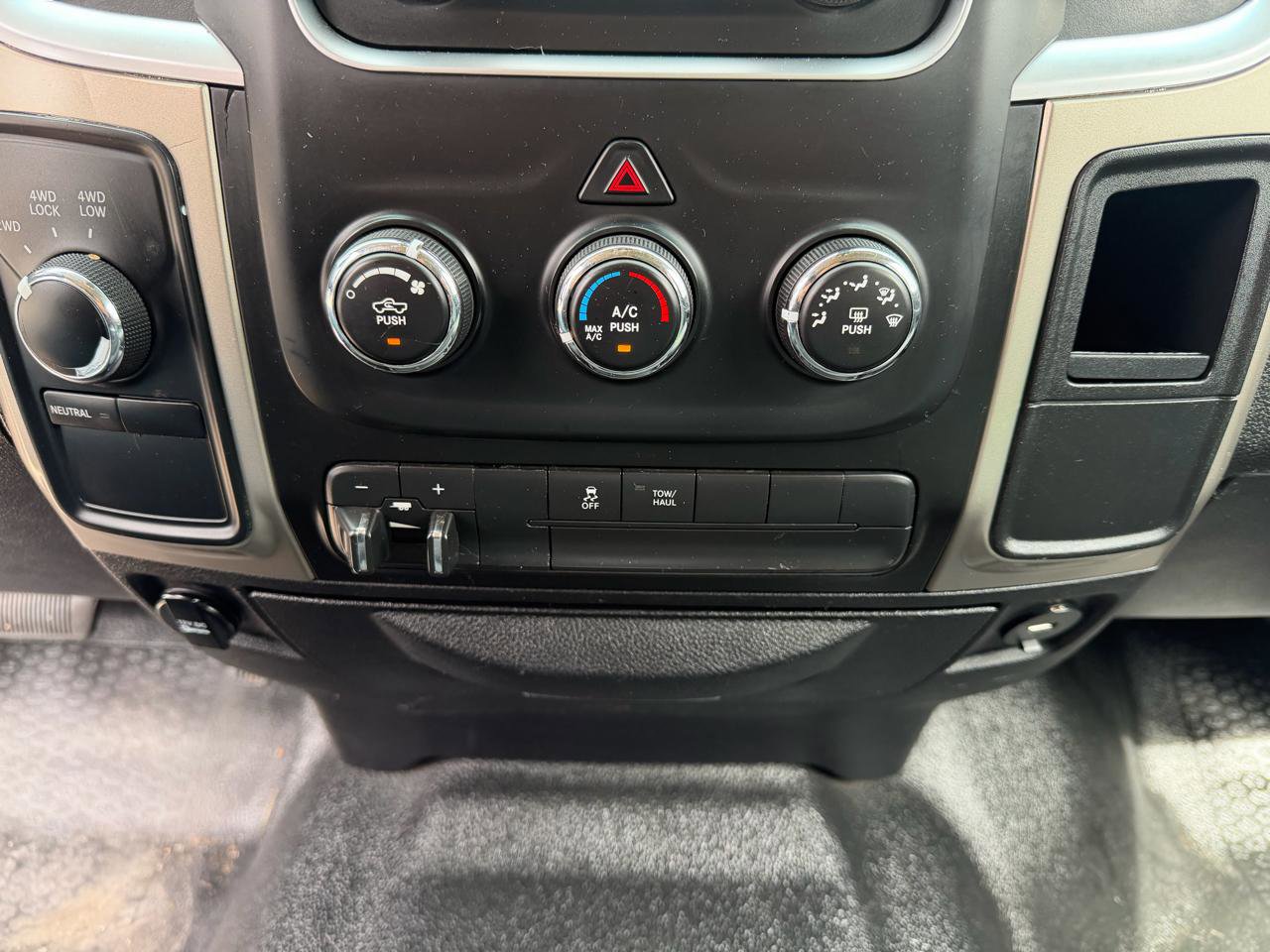 Used 2014 RAM 2500 SLT w/ Protection Group AWD/4WD image 12