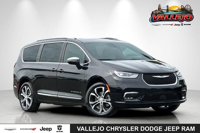 New 2026 Chrysler Pacifica Pinnacle w/ Trailer Tow Group AWD/4WD image 1