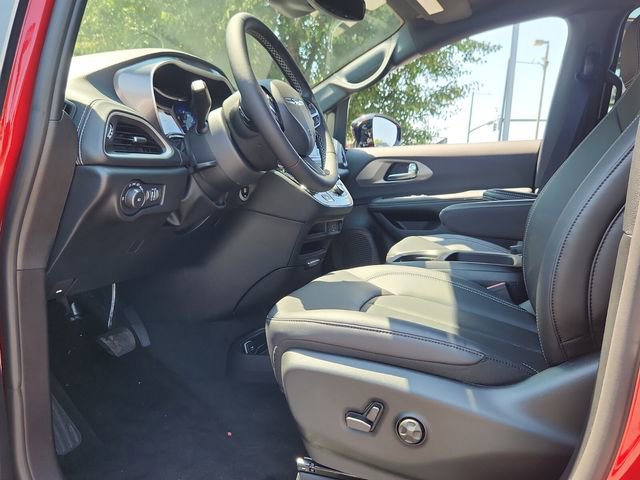 New 2026 Chrysler Pacifica Select image 6